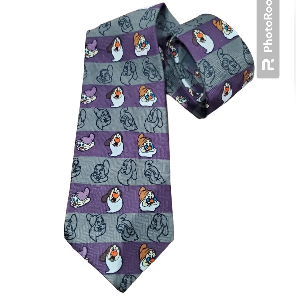 DISNEY Snow White 7 Dwarfs tie